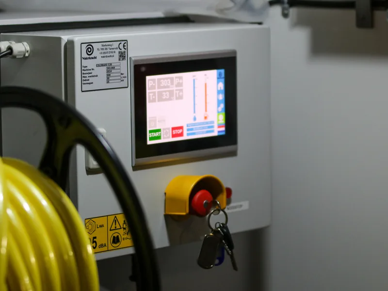 Armoire de supervision GTB à écran tactile pour installations CVC