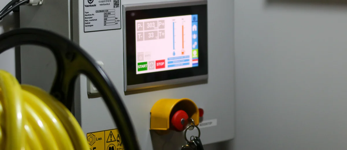 Armoire de commande à écran tactile pour la supervision d'installations CVC